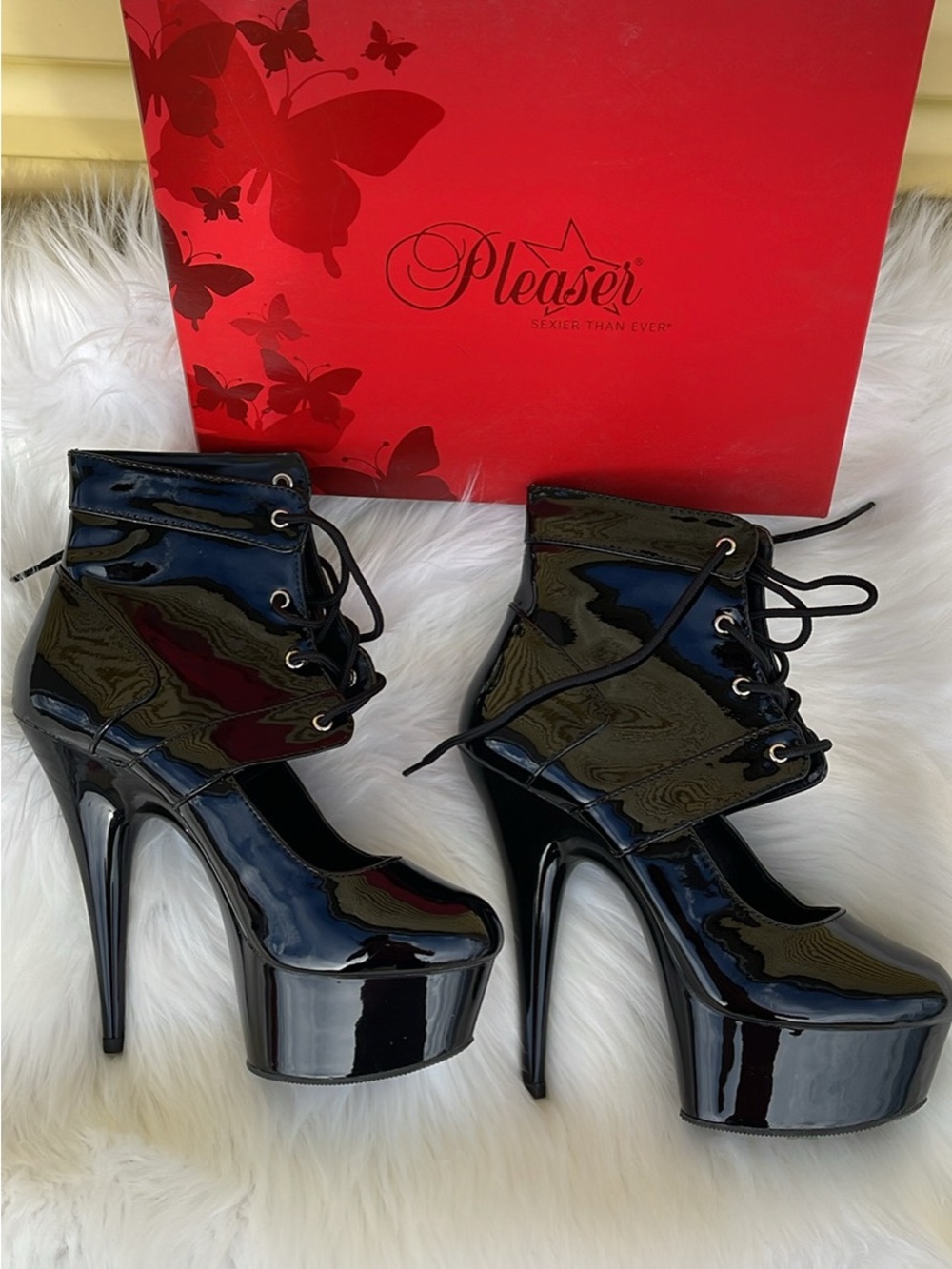 NEW BLACK BOOTIE PLEASERS SIZE 8